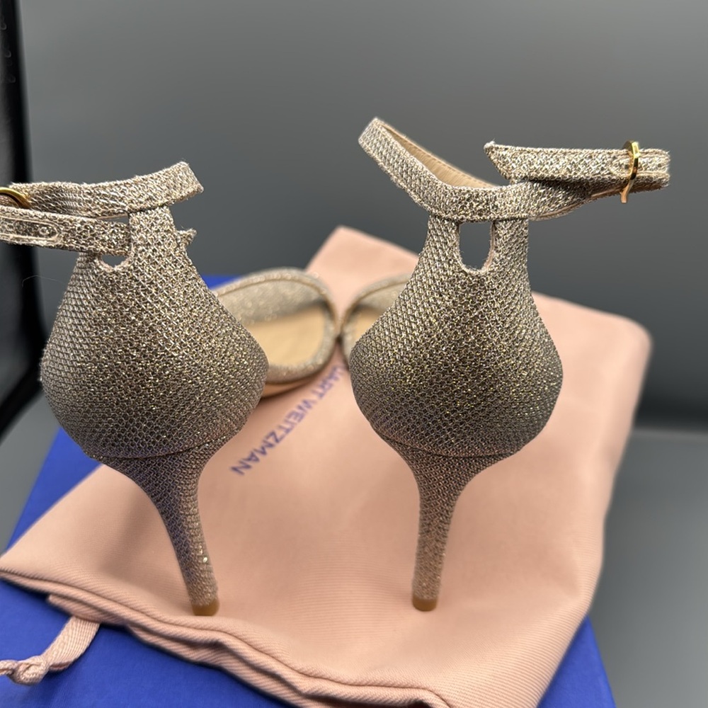 Stuart Weitzman Gold Strappy Heels
New never worn
Size 7 - Picture 4 of 5